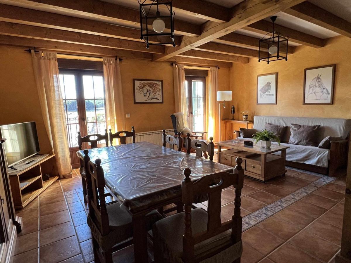 La Nava De Gredos Acogedor Piso Con Vistas Apartment Navarredonda de Gredos Luaran gambar